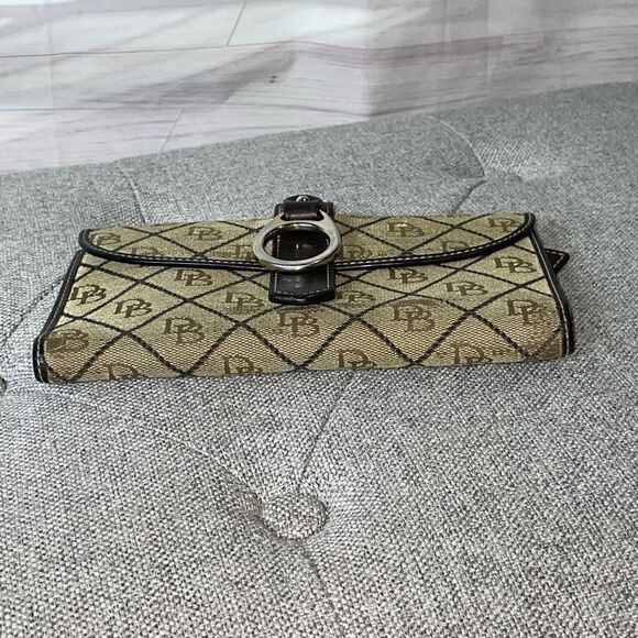 Dooney & Bourke Signature Canvas Leather Trim Long Wallet - Picture 5 of 8